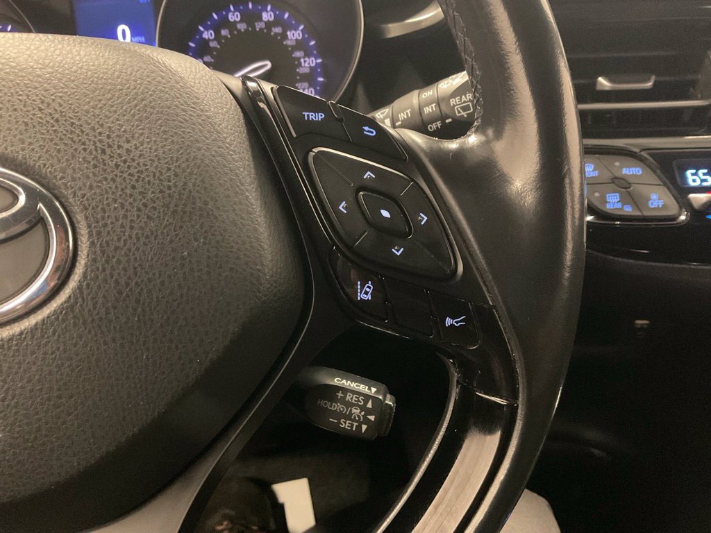 Used 2018 Toyota C-HR XLE FWD image 22