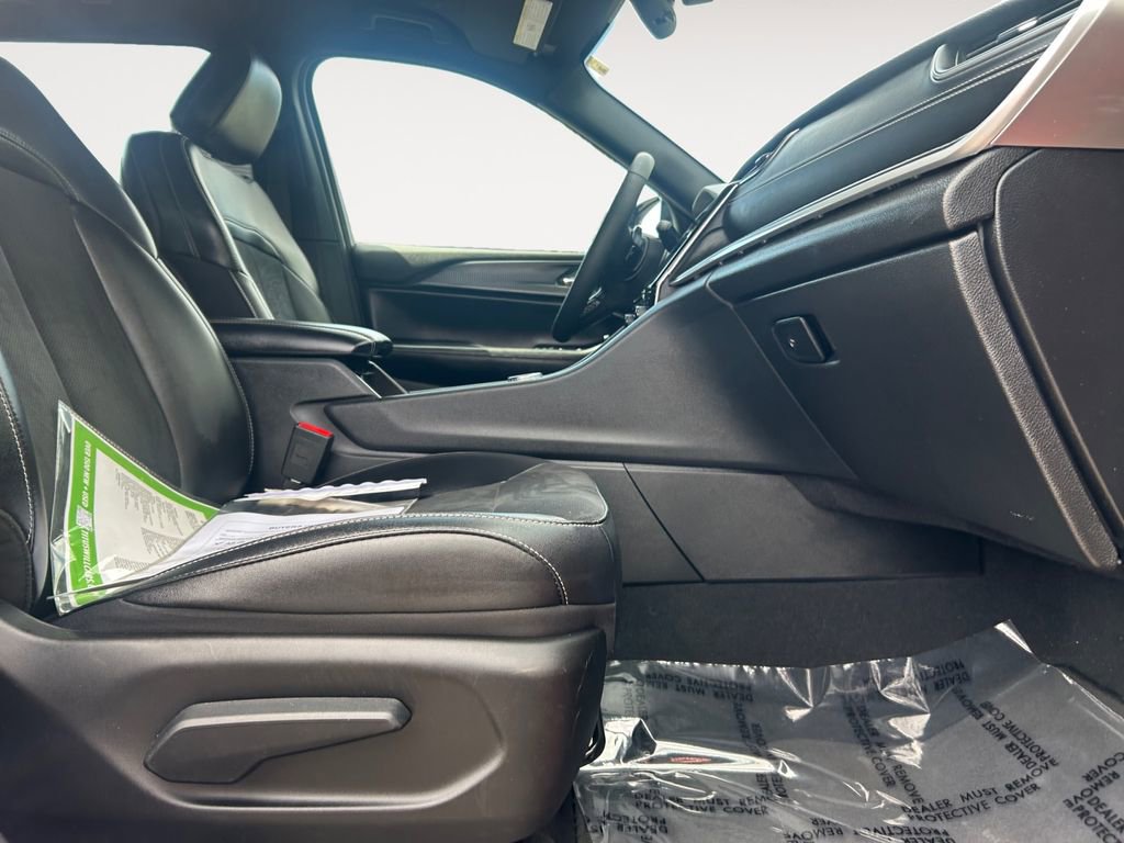 Used 2024 Jeep Grand Cherokee Altitude image 11