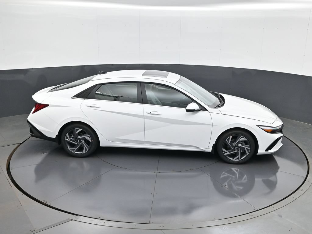 New 2026 Hyundai Elantra Limited FWD image 16