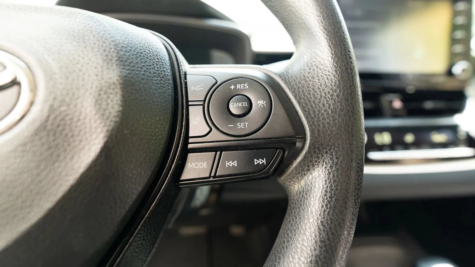 Used 2021 Toyota Corolla LE FWD image 36