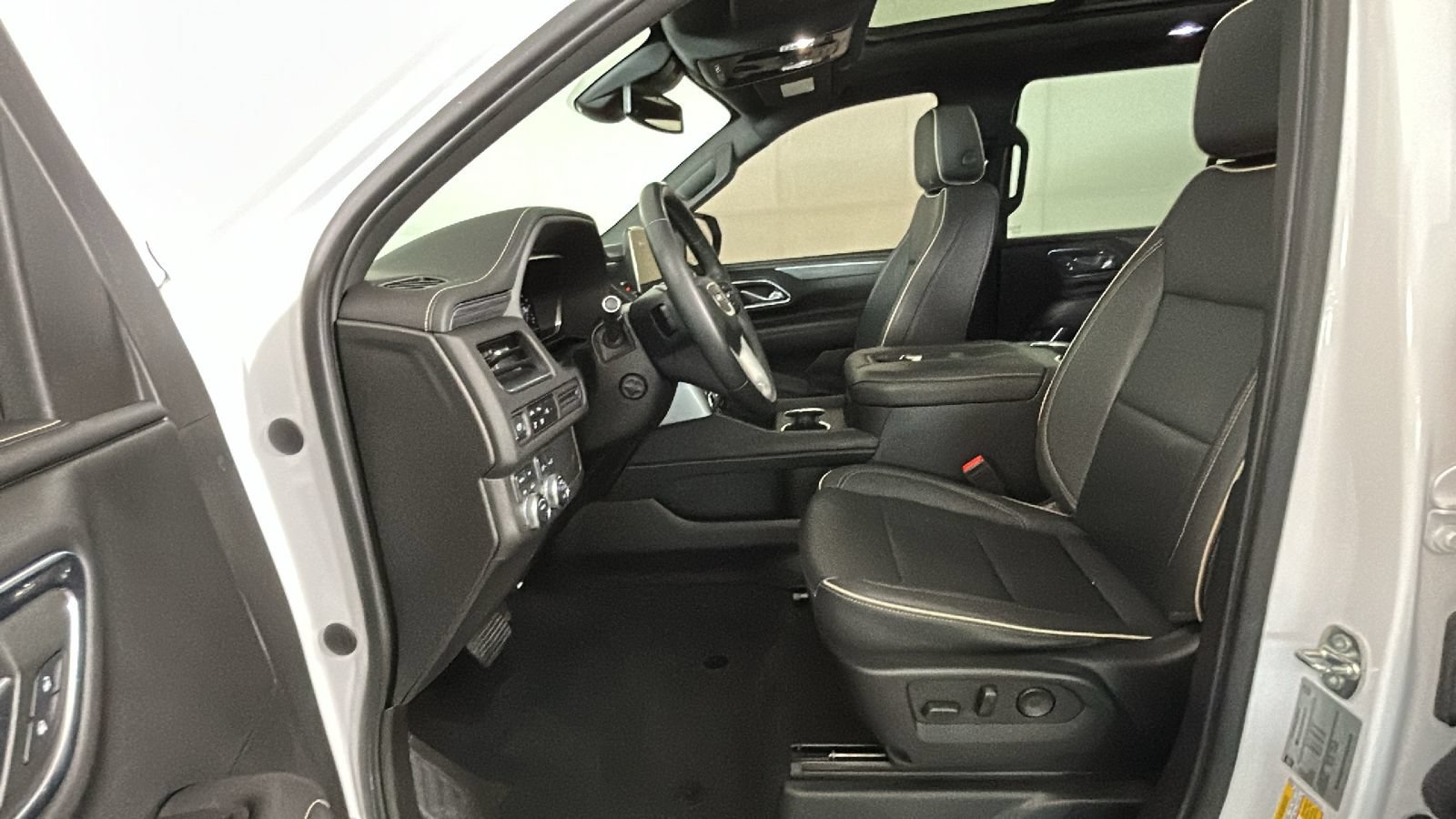 Used 2023 GMC Yukon SLT w/ SLT Premium Package AWD/4WD image 14