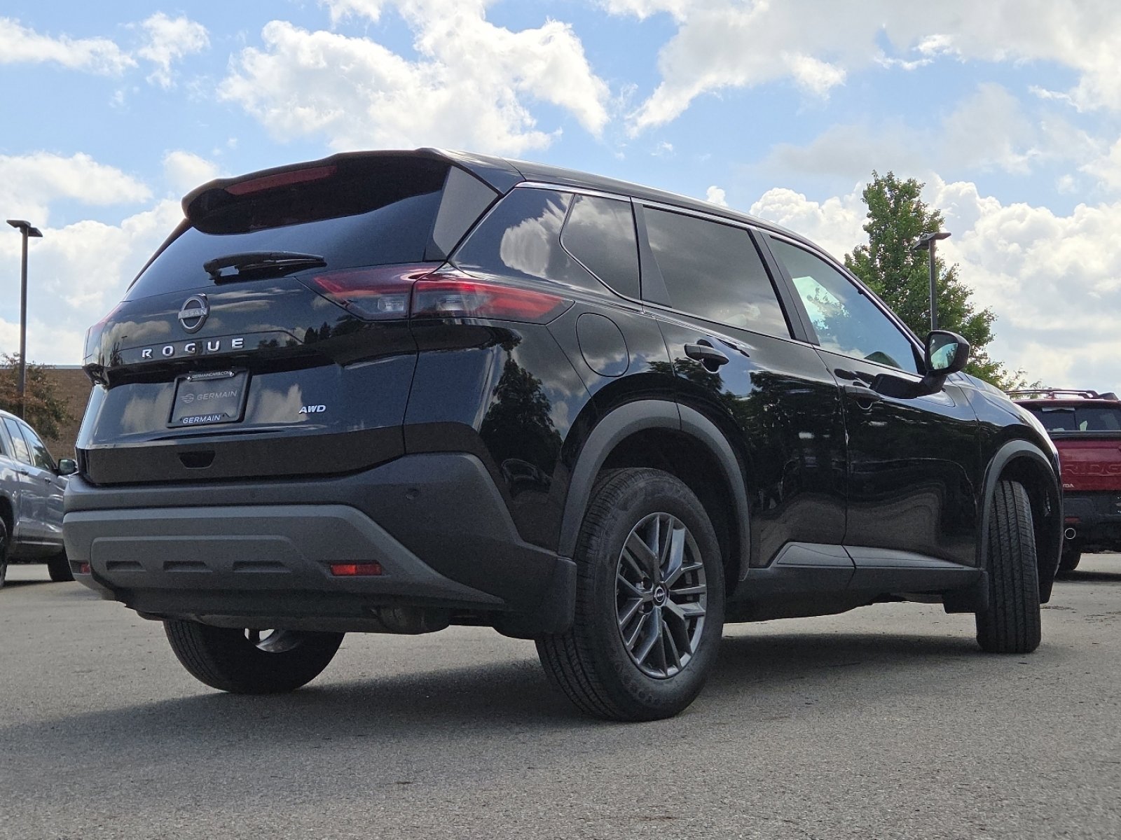 Used 2023 Nissan Rogue S AWD/4WD image 15