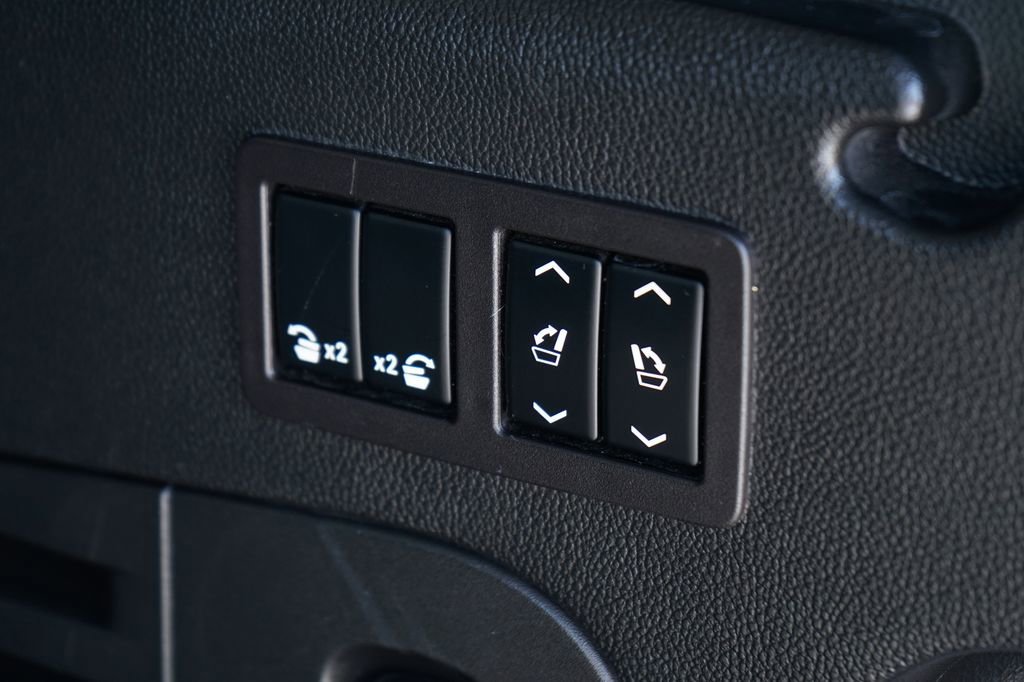 Used 2018 Cadillac Escalade ESV Premium Luxury image 10