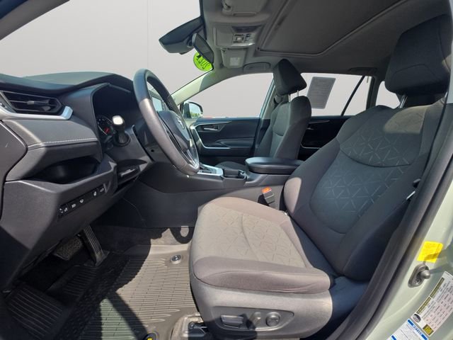 Used 2021 Toyota RAV4 XLE w/ Convenience Package AWD/4WD image 10