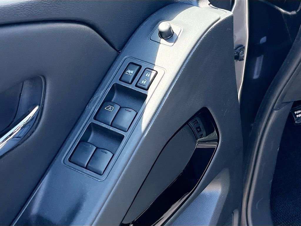 Used 2023 Nissan Frontier SV w/ Midnight Edition Package image 17