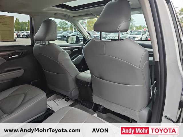 Used 2023 Toyota Highlander Limited AWD/4WD image 38