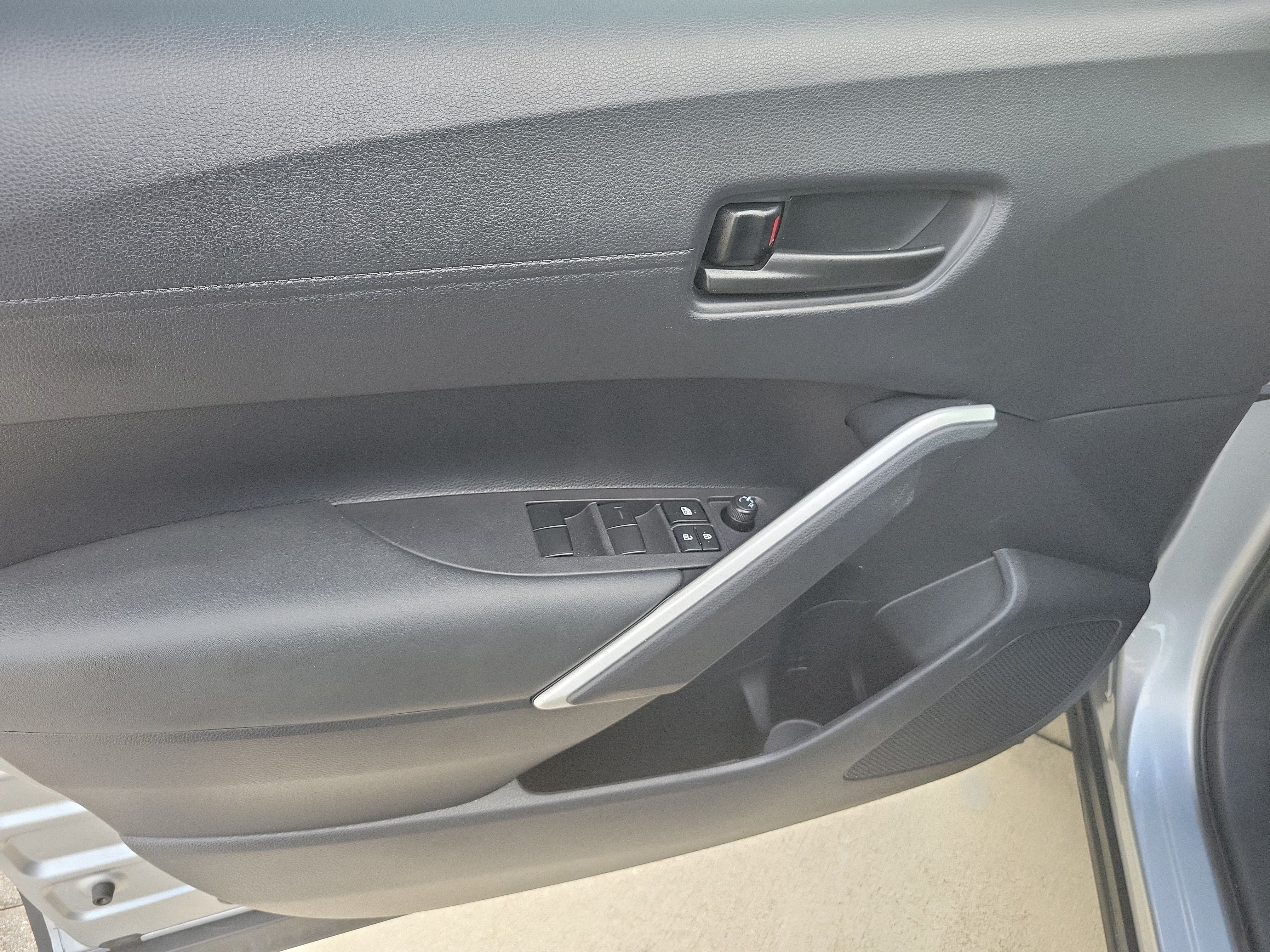 Used 2024 Toyota Corolla Cross LE FWD image 20