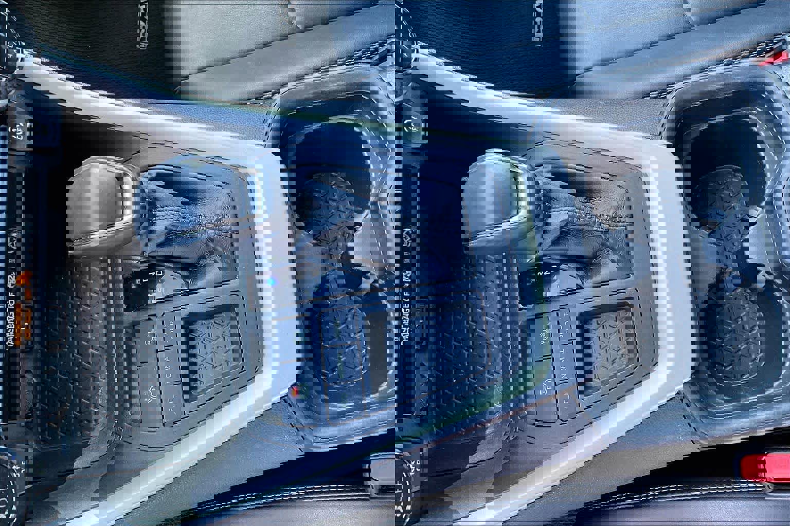 Used 2021 Toyota RAV4 XLE Premium image 16