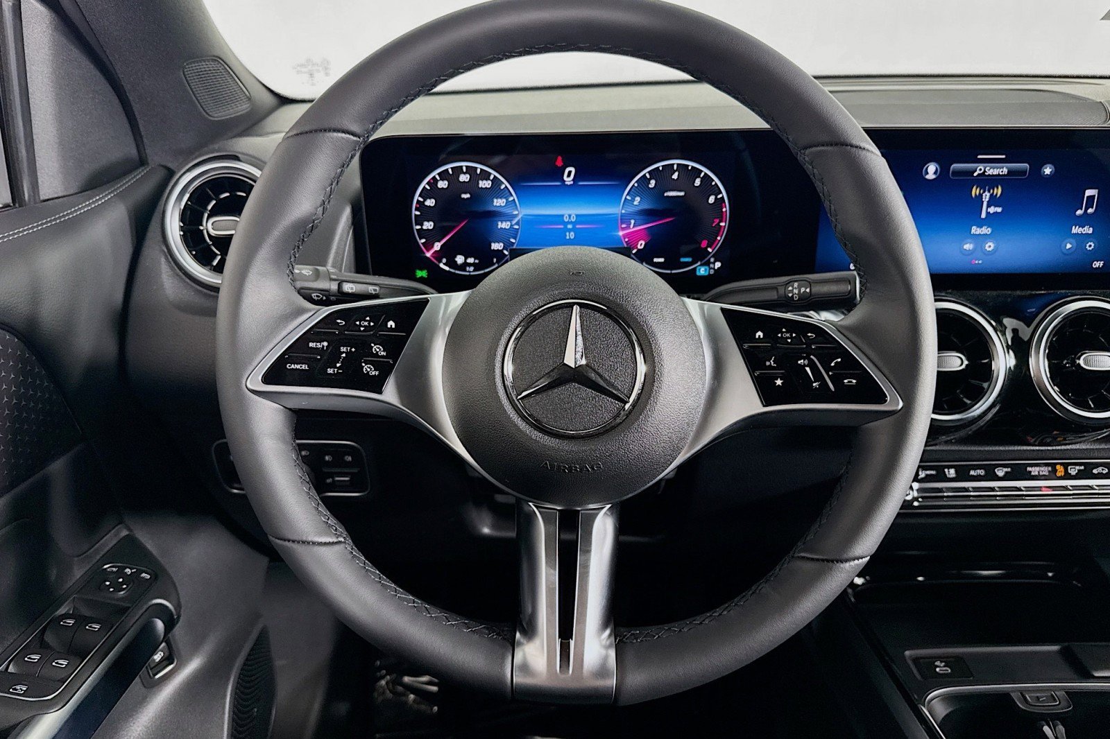 New 2026 Mercedes-Benz GLB 250 image 18