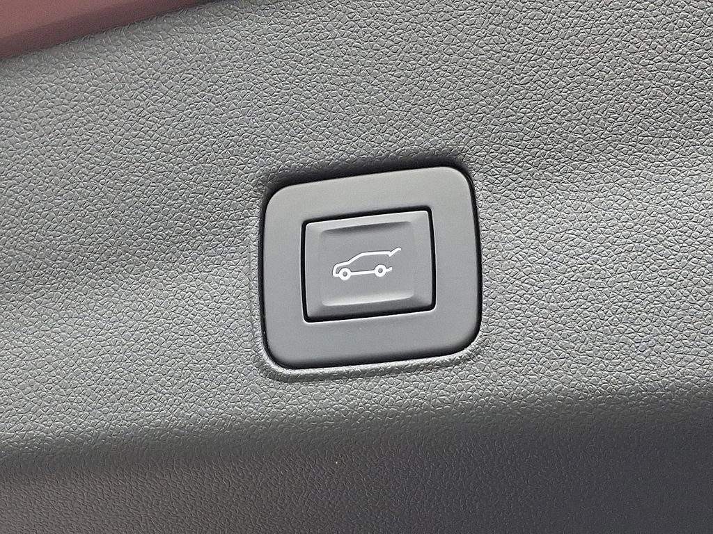 Certified 2023 Chevrolet TrailBlazer RS w/ Sun and Liftgate Package AWD/4WD image 33