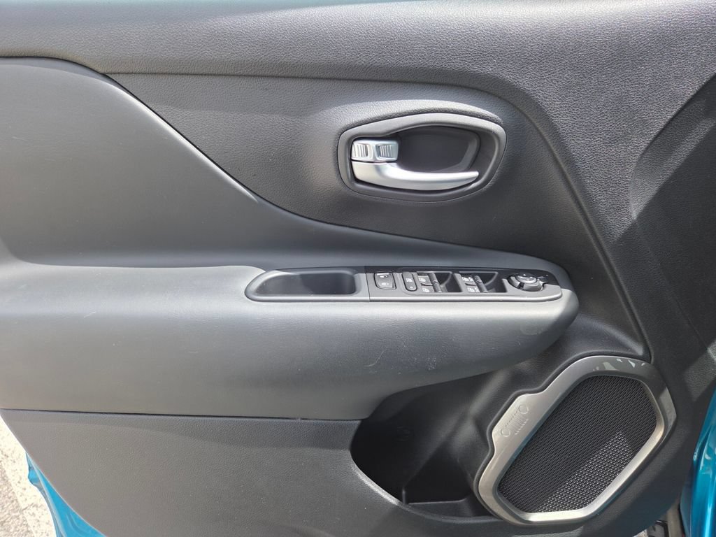 Used 2022 Jeep Renegade Latitude AWD/4WD image 30