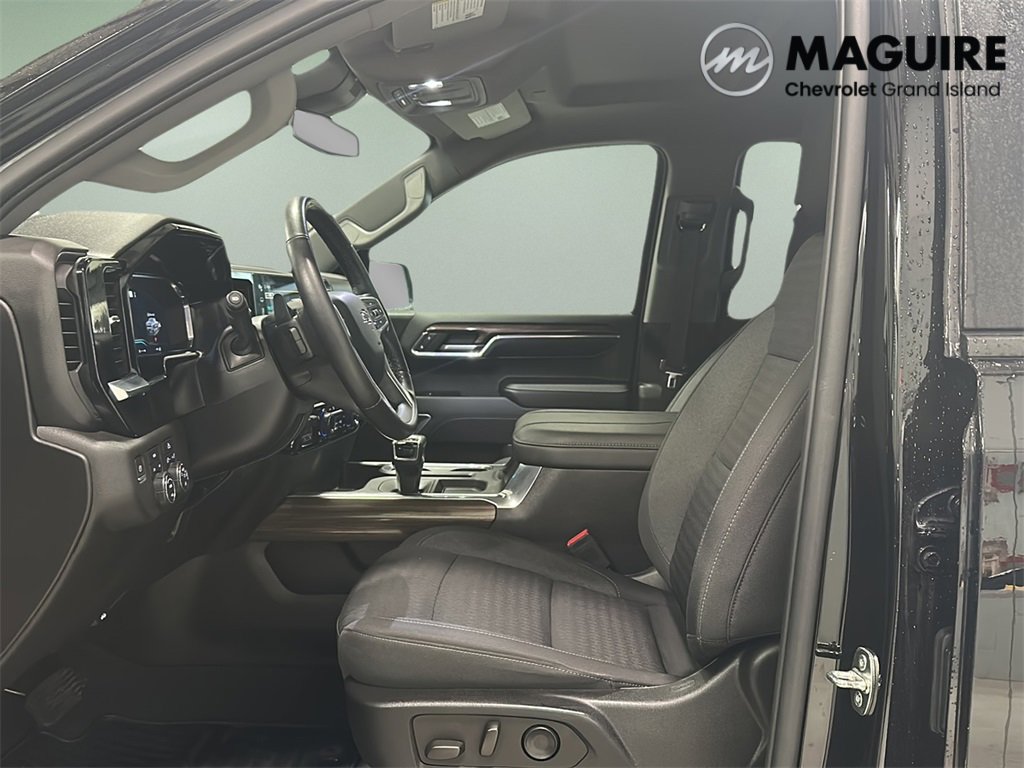 Used 2023 Chevrolet Silverado 1500 RST image 3