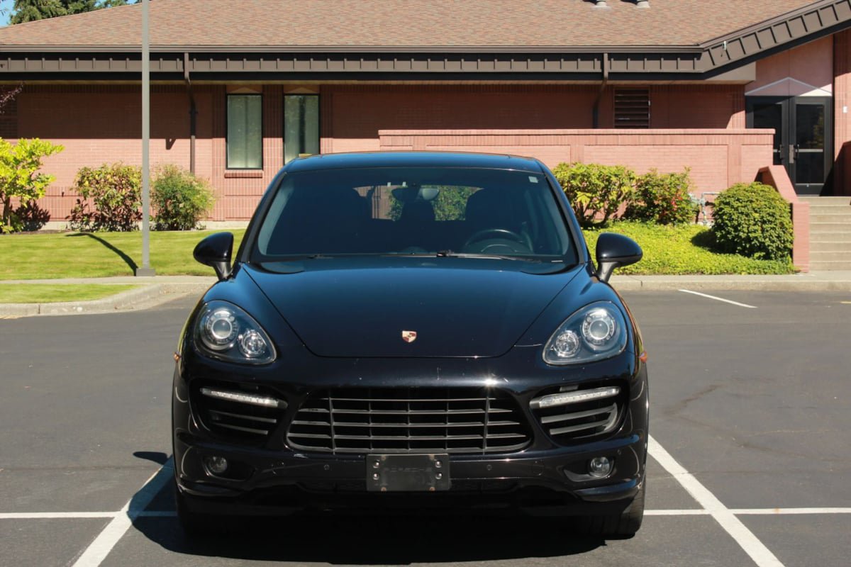 Used 2014 Porsche Cayenne GTS AWD/4WD image 2