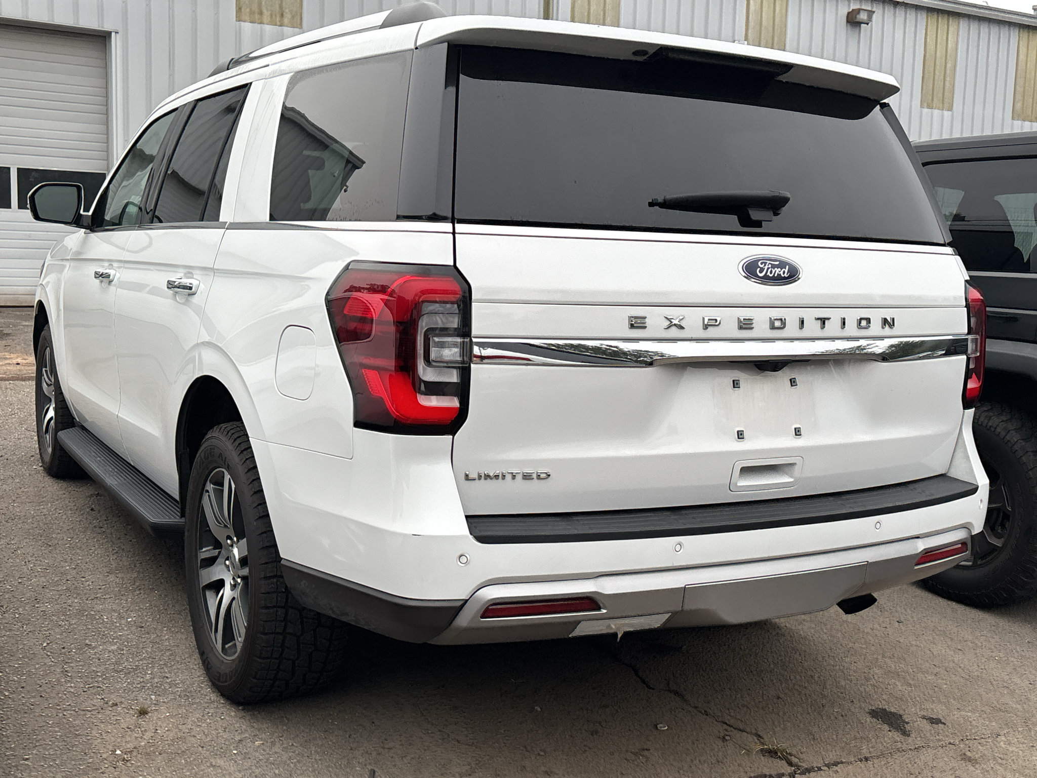 Used 2024 Ford Expedition Limited RWD image 12