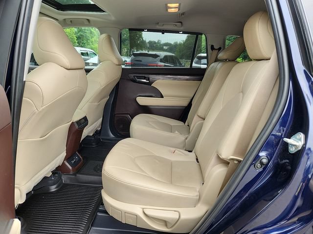 Certified 2020 Toyota Highlander Limited AWD/4WD image 10