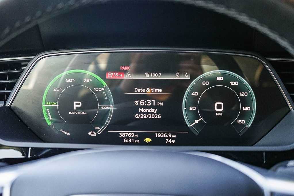 Used 2024 Audi Q8 e-tron Premium AWD/4WD image 26