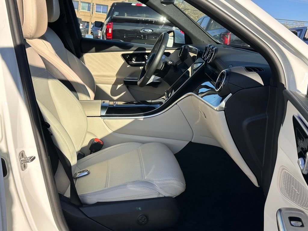 Used 2024 Mercedes-Benz GLC 300 4MATIC image 16