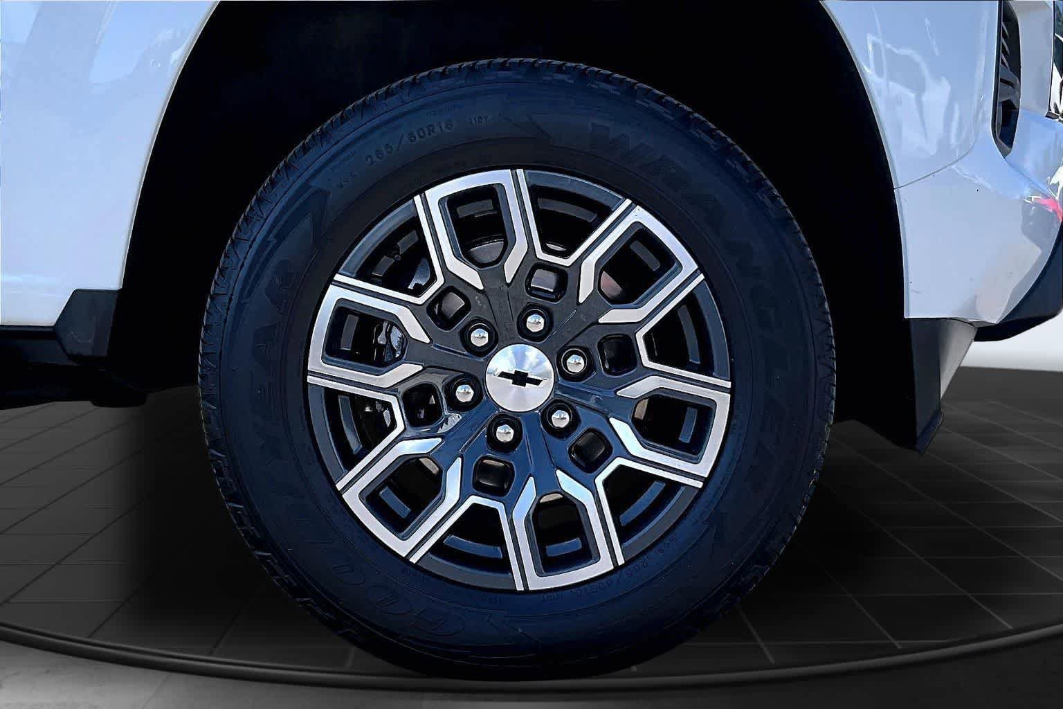 Used 2023 Chevrolet Colorado LT w/ LT Convenience Package III AWD/4WD image 34