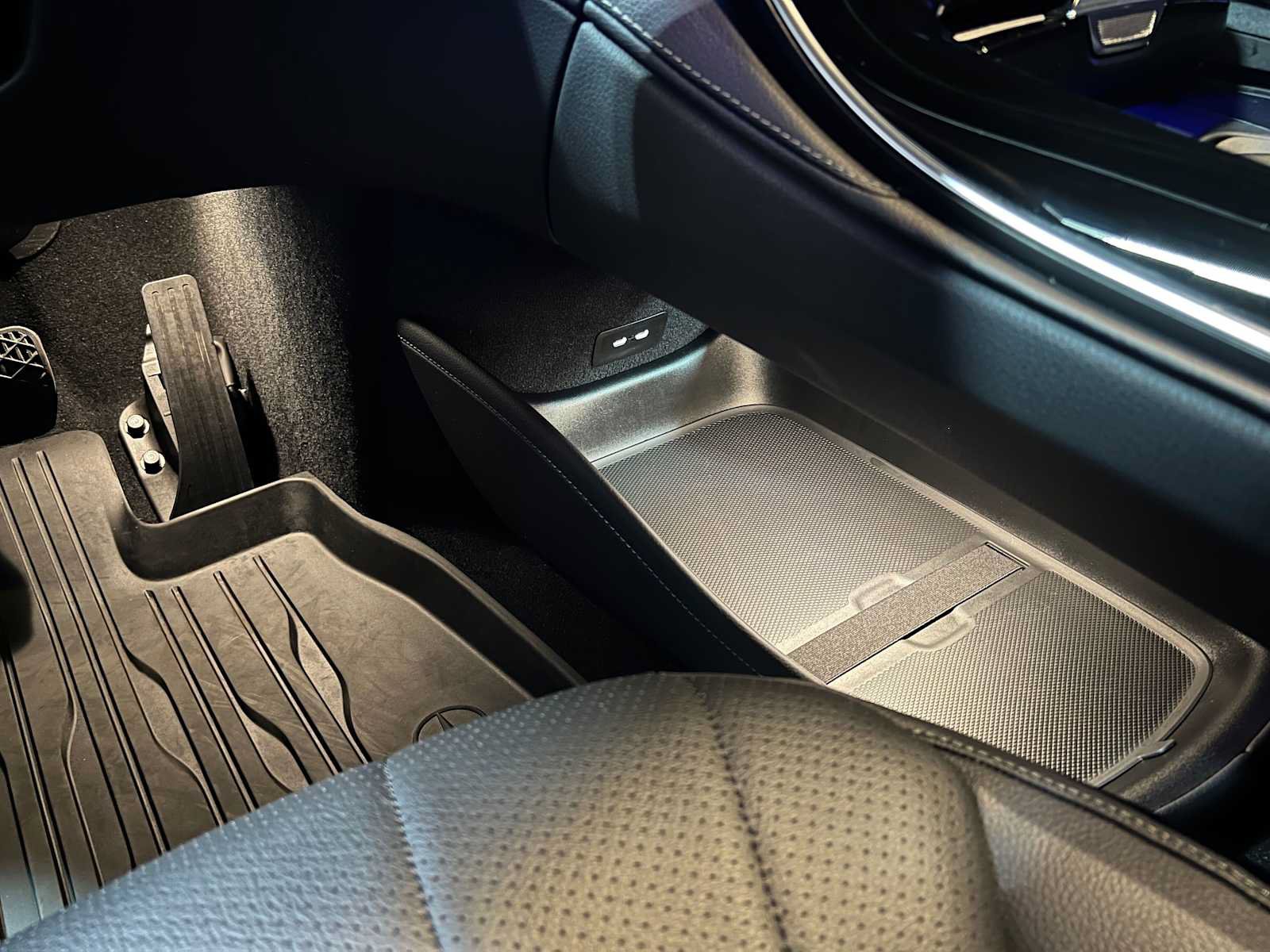 Certified 2026 Mercedes-Benz EQE 320 4MATIC Sedan image 36