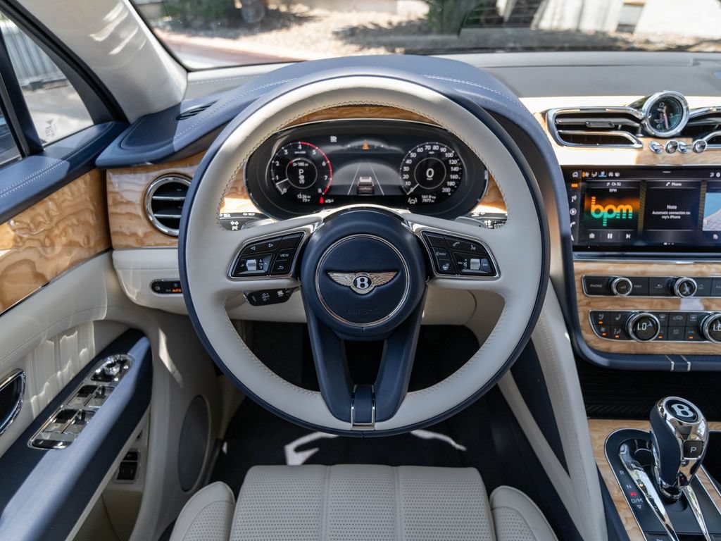 Used 2024 Bentley Bentayga AWD/4WD image 2