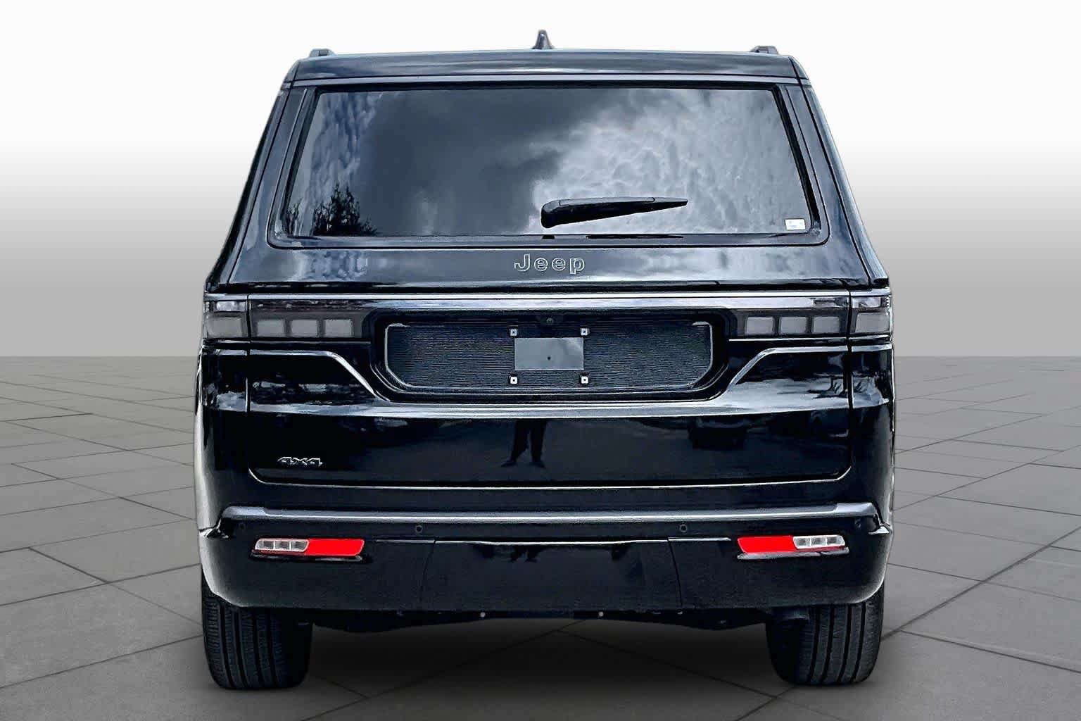Used 2026 Jeep Grand Wagoneer Limited AWD/4WD image 5