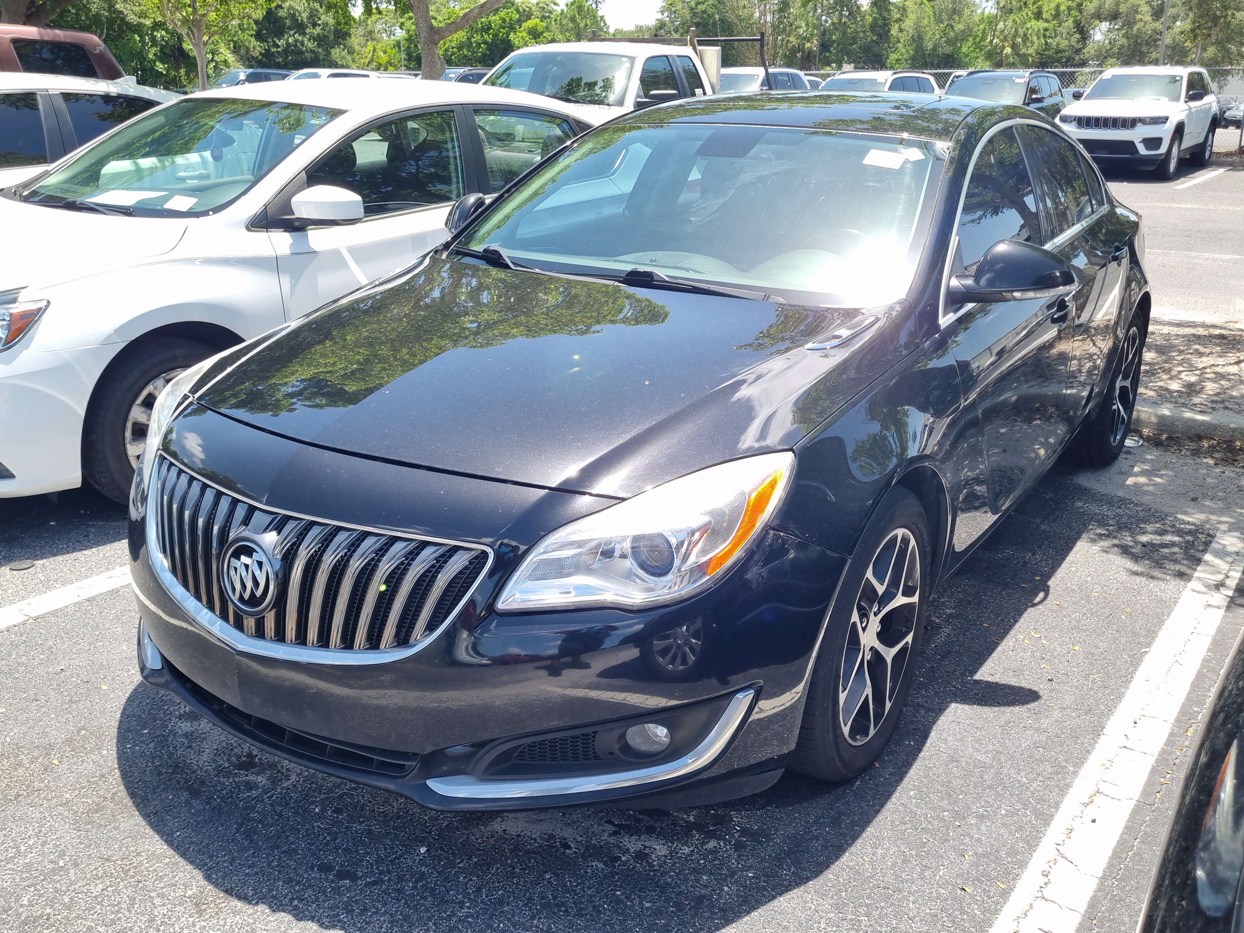 Used 2017 Buick Regal Sport Touring FWD image 3