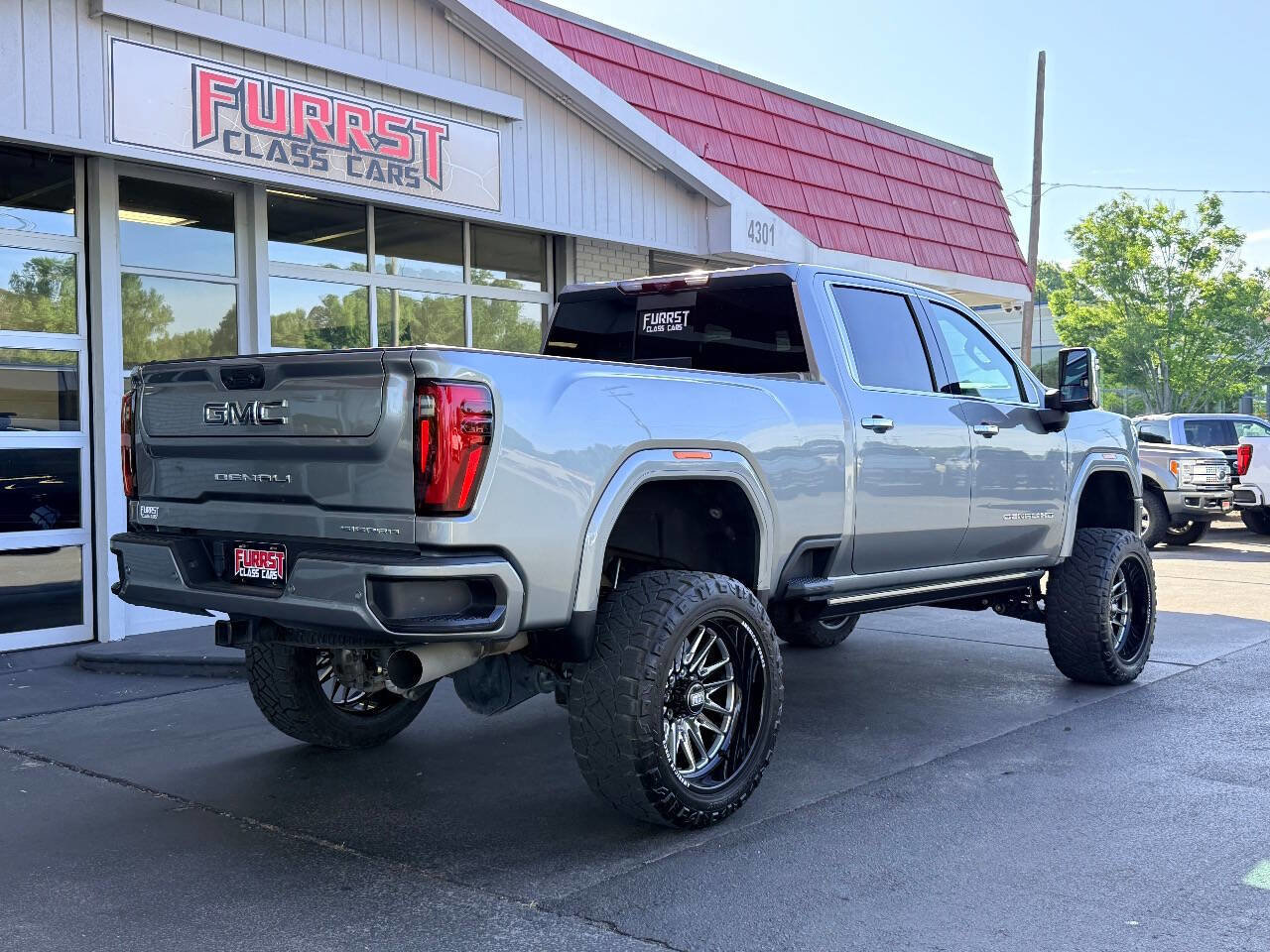 Used 2024 GMC Sierra 3500 Denali Ultimate AWD/4WD image 3
