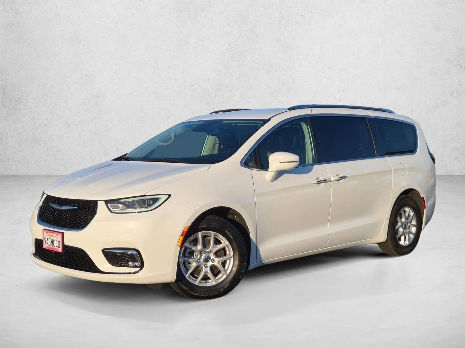 Used 2021 Chrysler Pacifica Touring-L w/ Uconnect Theater Family Group
