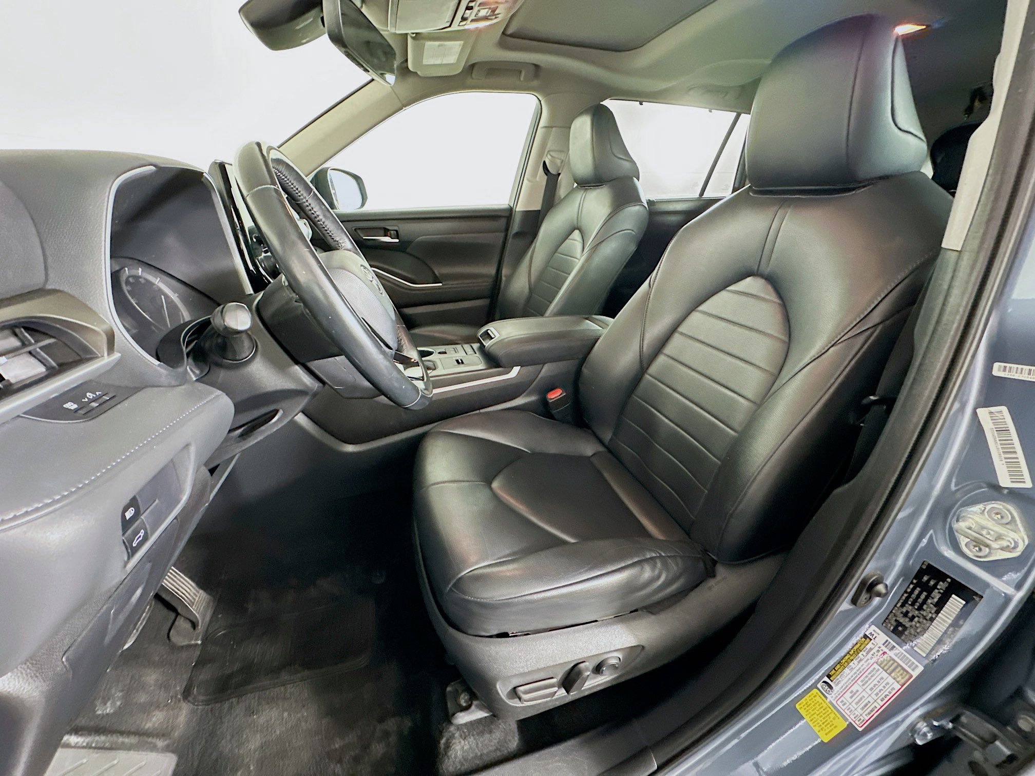 Used 2020 Toyota Highlander XLE FWD image 13