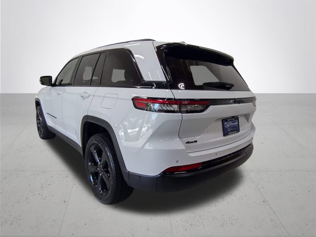 Used 2023 Jeep Grand Cherokee Altitude AWD/4WD image 12