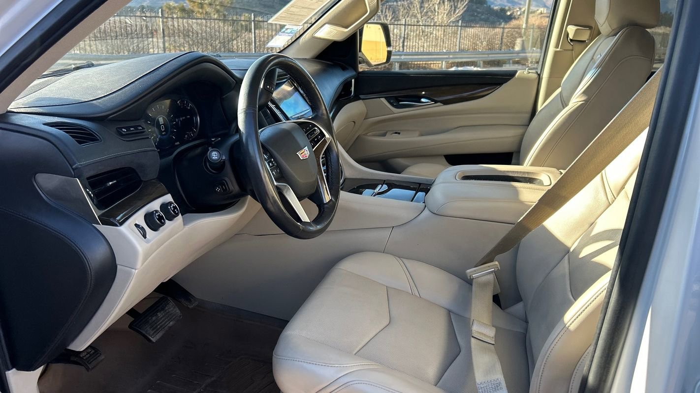 Used 2019 Cadillac Escalade ESV Luxury image 9
