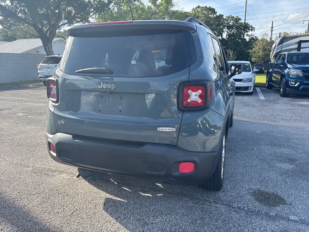Used 2017 Jeep Renegade Latitude w/ Safety & Security Group FWD image 8