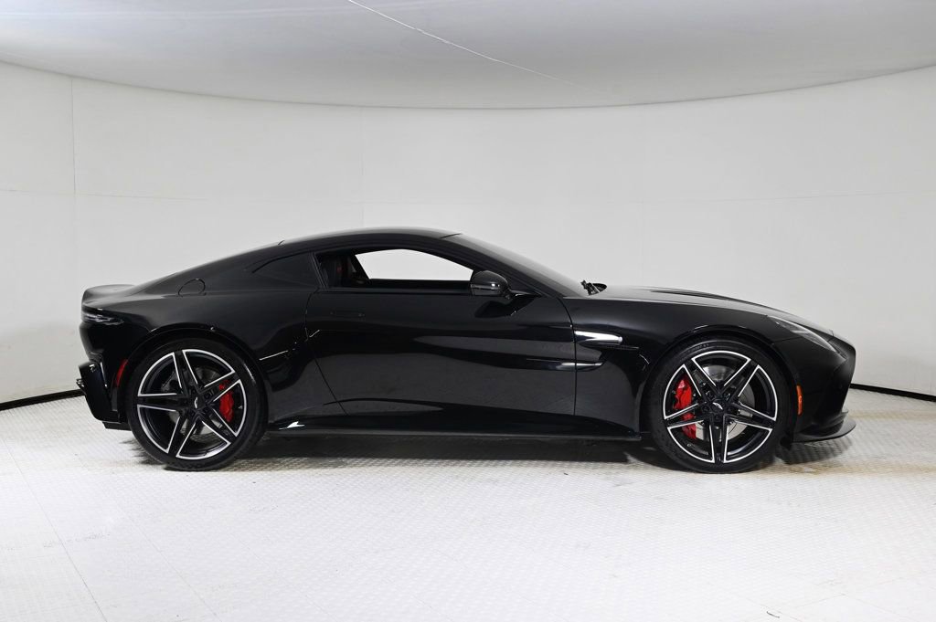 Used 2025 Aston Martin V8 Vantage Coupe image 17