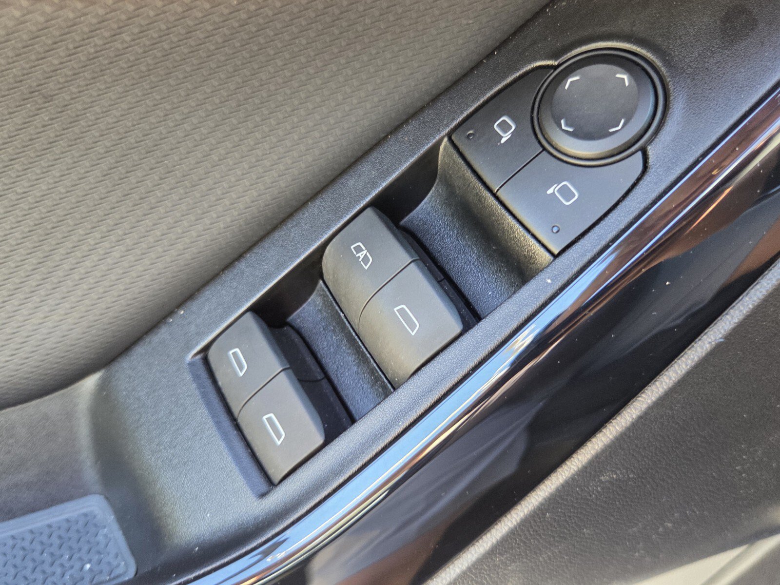 Certified 2025 Chevrolet Equinox LT FWD image 36