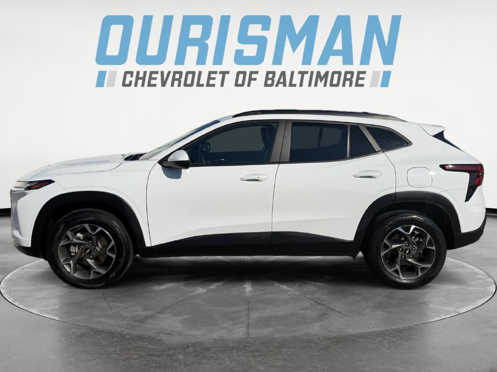 Used 2024 Chevrolet Trax LT w/ LT Convenience Package FWD image 3