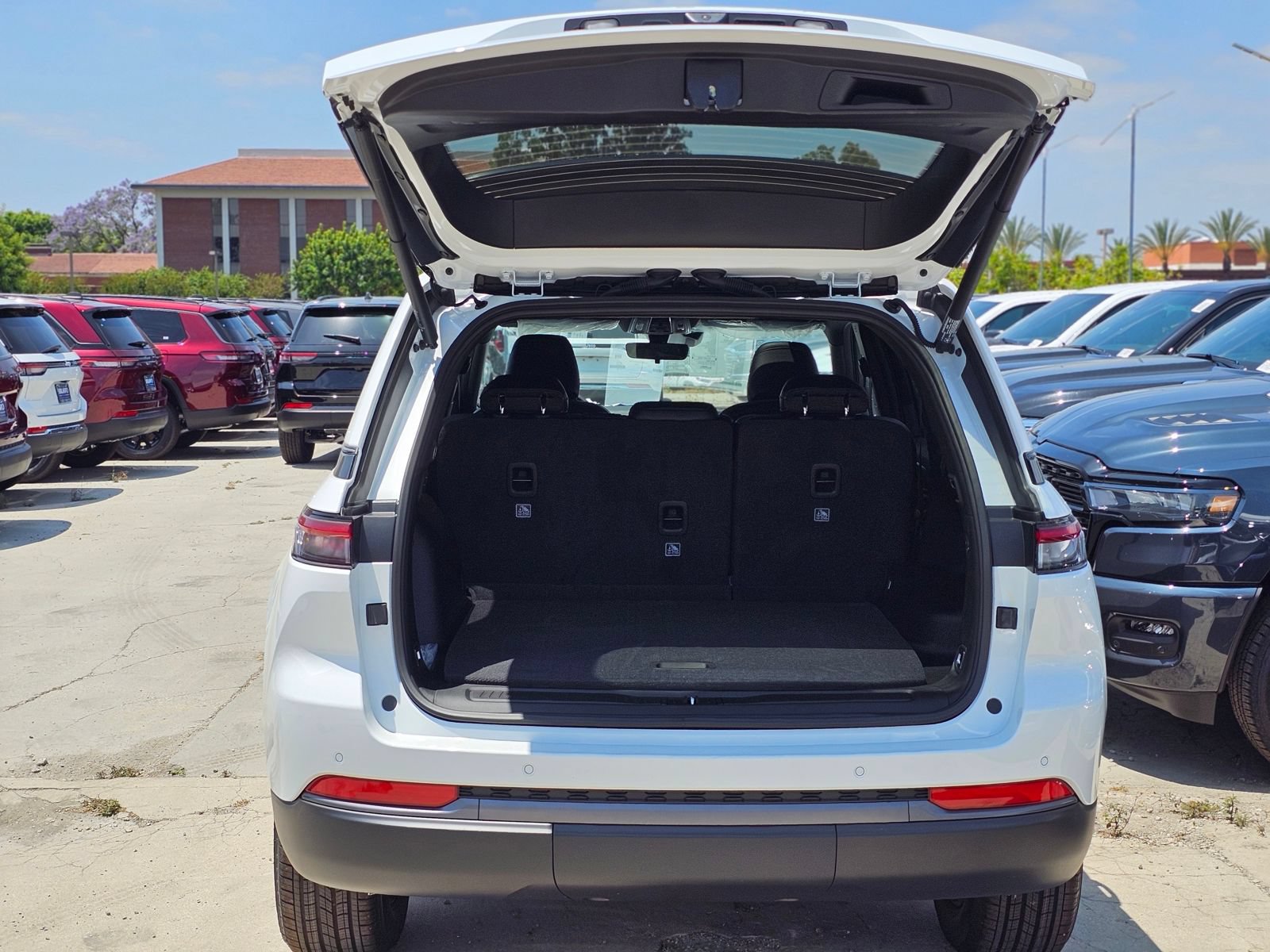 New 2026 Jeep Grand Cherokee Altitude RWD image 7