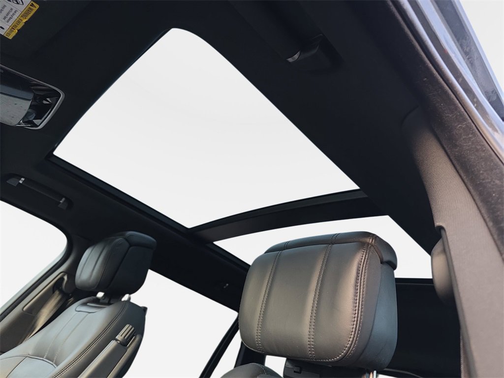 Used 2020 Land Rover Range Rover Long Wheelbase HSE image 35