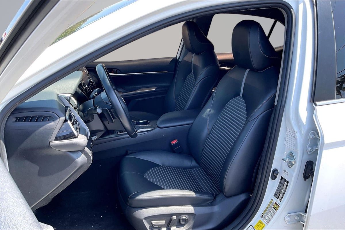 Used 2021 Toyota Camry SE FWD image 25