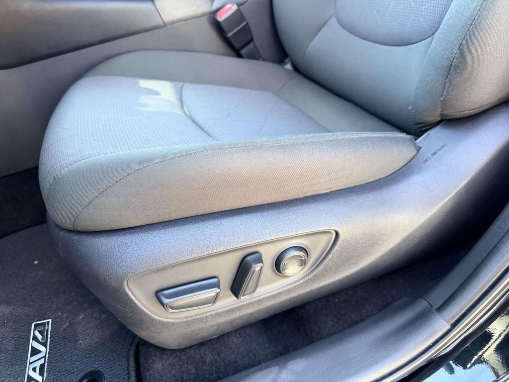 Certified 2025 Toyota RAV4 XLE AWD/4WD image 18