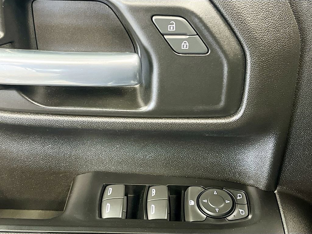 Used 2019 Chevrolet Silverado 1500 Custom w/ Custom Value Package AWD/4WD image 18
