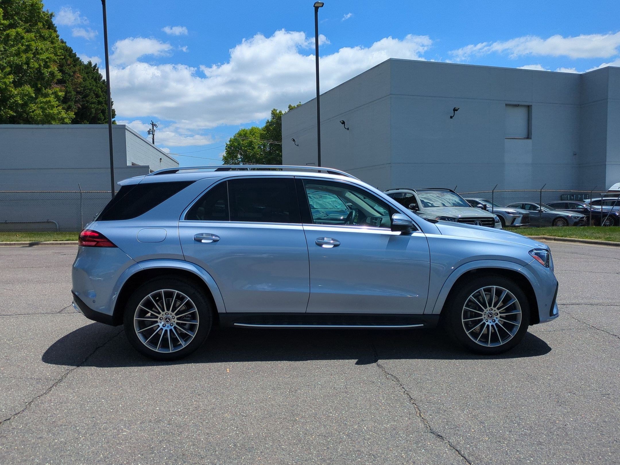 Certified 2025 Mercedes-Benz GLE 450e 4MATIC image 2