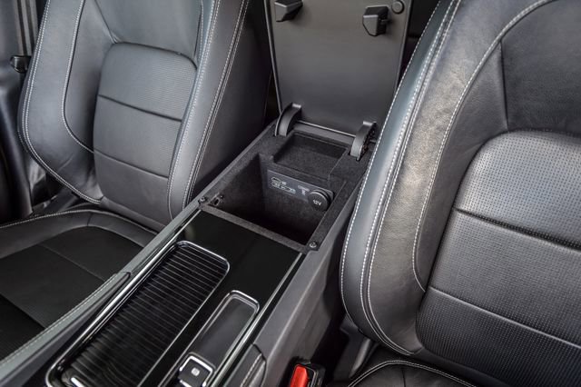 Used 2018 Jaguar F-PACE R-Sport image 33