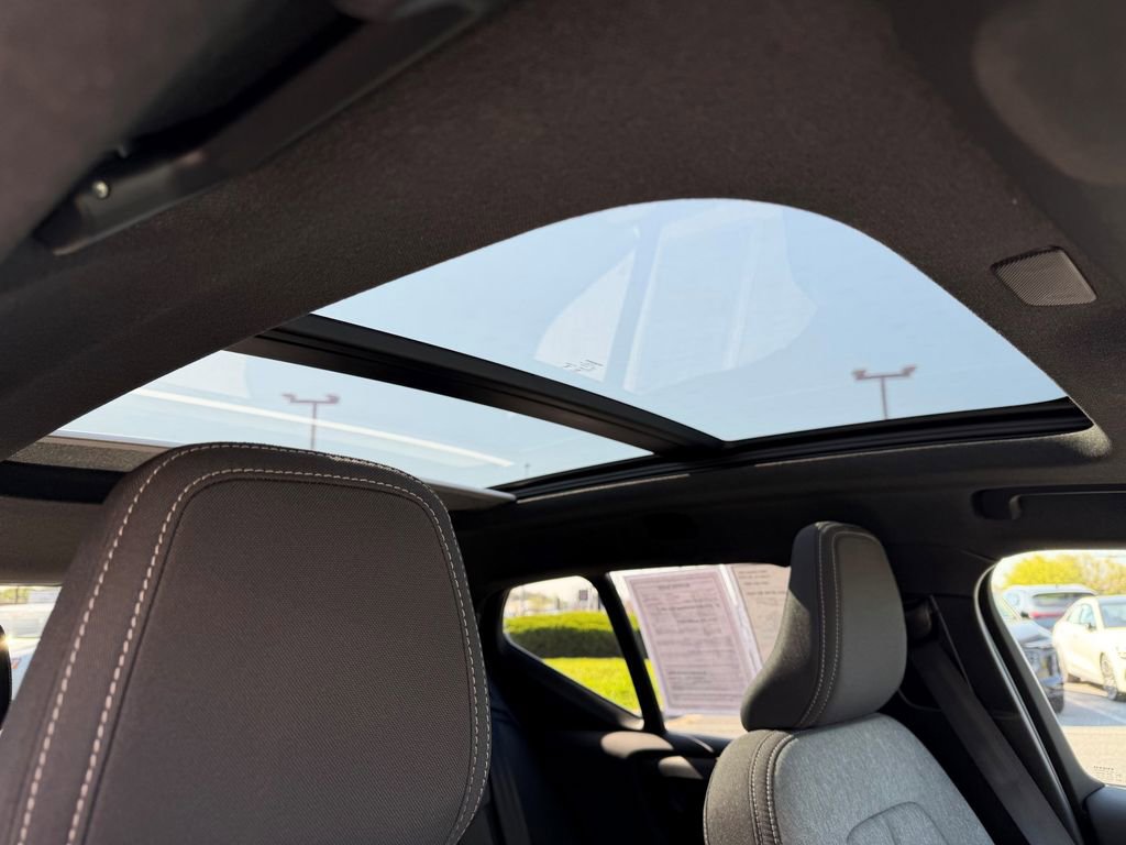 Certified 2024 Volvo XC40 B5 Core AWD/4WD image 15