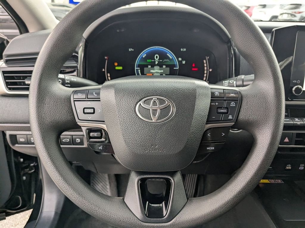 Used 2025 Toyota Camry LE image 18
