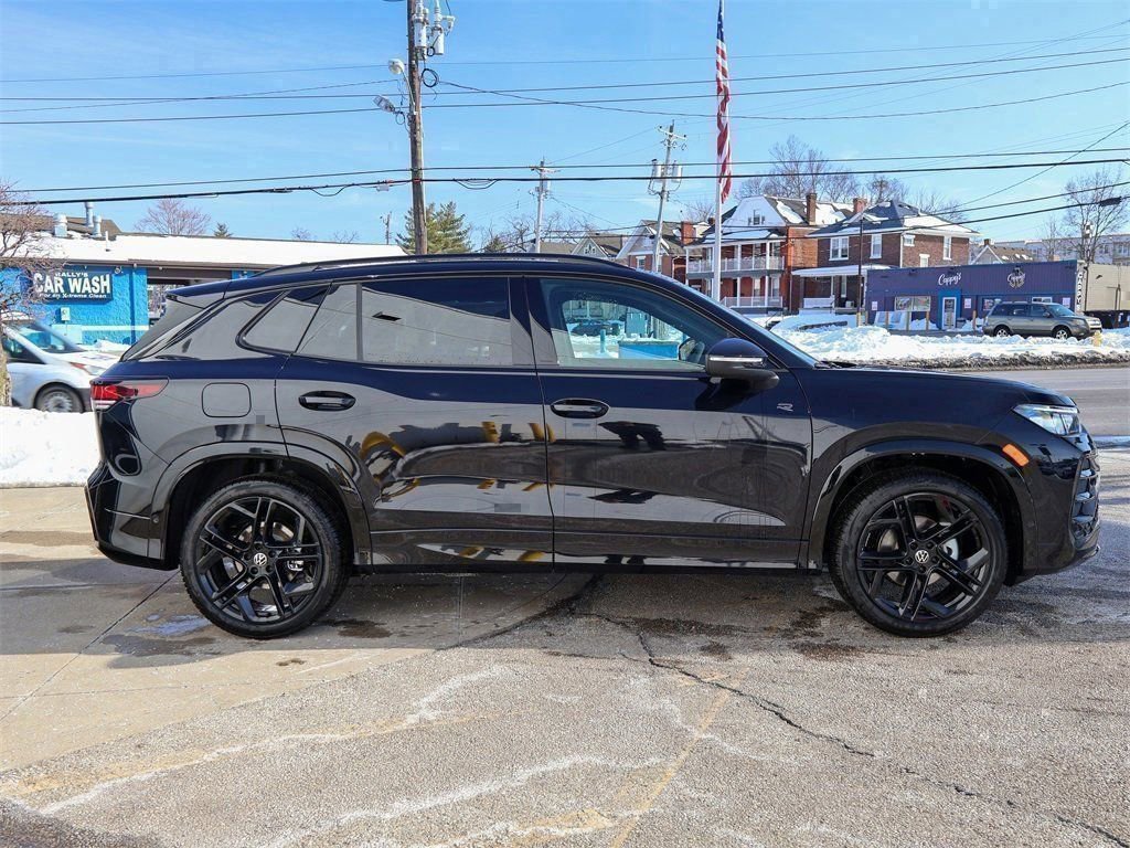 New 2026 Volkswagen Tiguan SE R-Line image 6