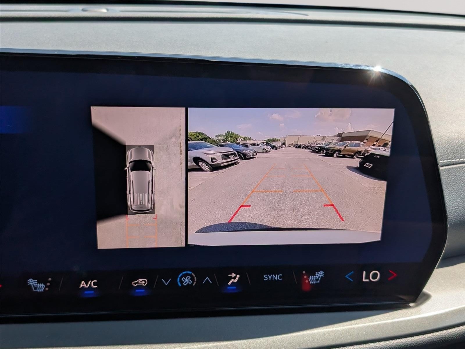 New 2027 Chevrolet Traverse LT w/ Driver Confidence Package FWD image 26
