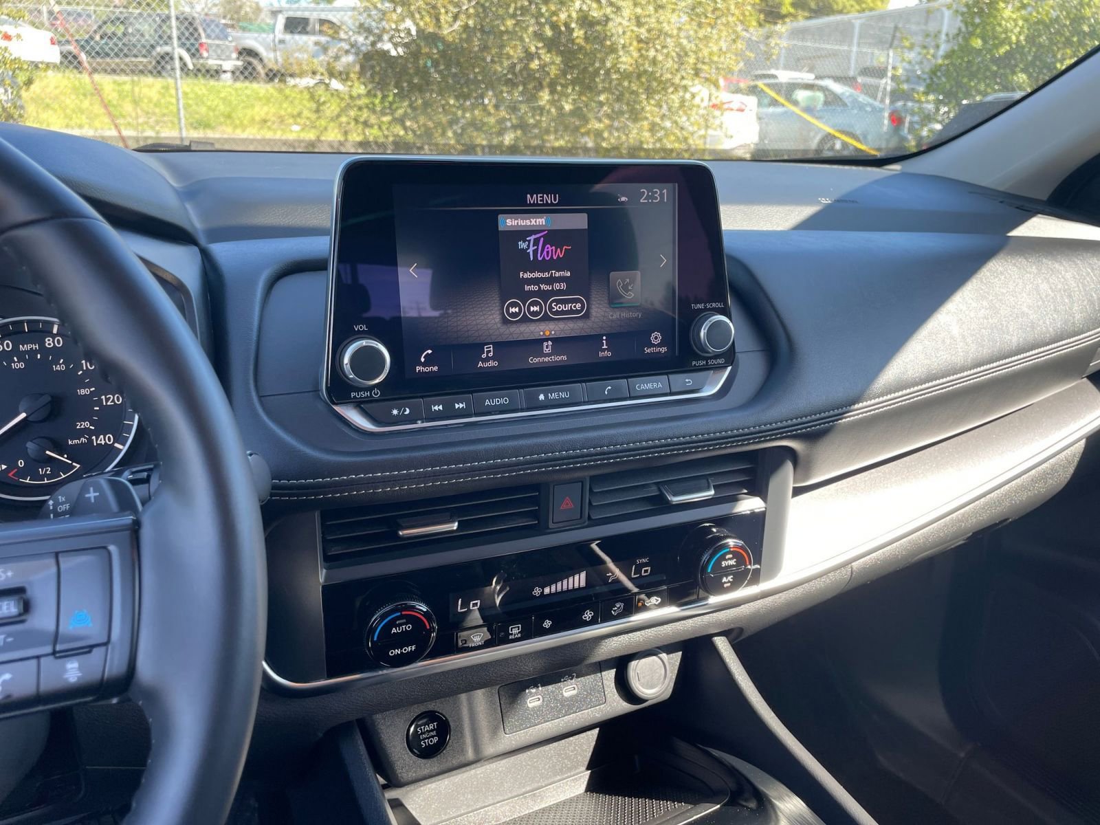 Used 2025 Nissan Rogue SV image 17