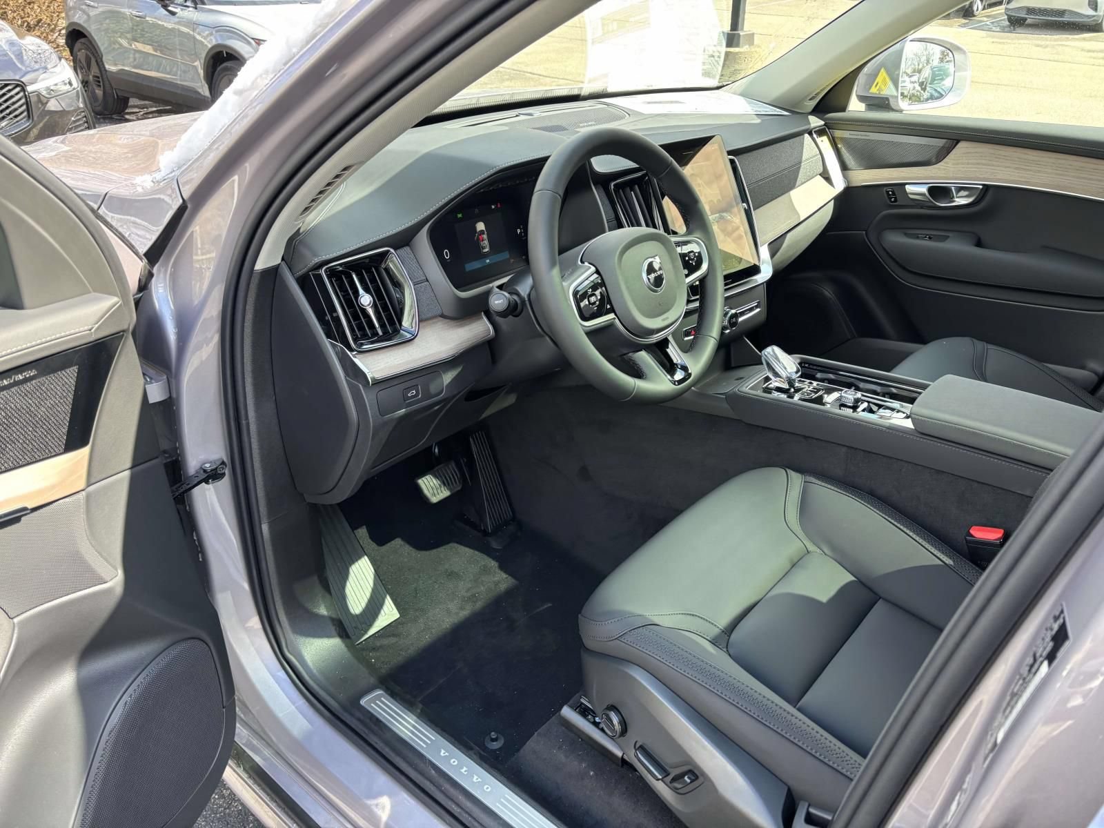 New 2026 Volvo XC90 B6 Plus w/ Protection Package Premier AWD/4WD image 24