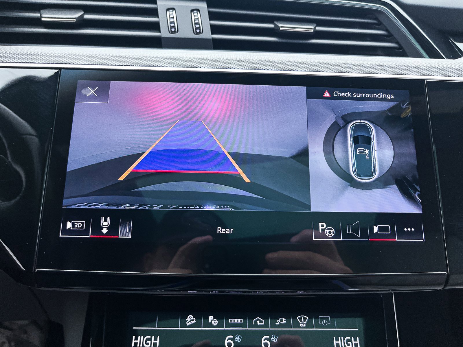 Used 2024 Audi Q8 e-tron Prestige image 9