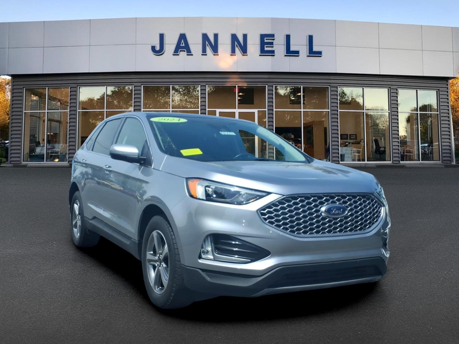 Used 2024 Ford Edge SEL w/ Convenience Package AWD/4WD image 3
